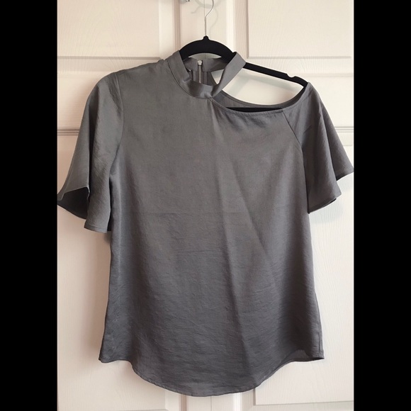 EXPRESS Deconstructed Mock Neck Tee - Picture 2 of 6